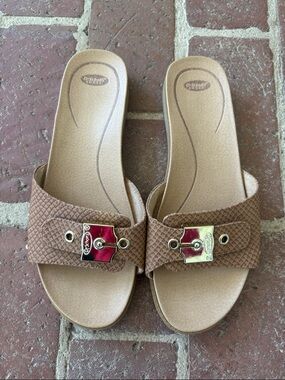 Dr. Scholl's Neutral Tan Slide Sandals with Gold Buckle Accents